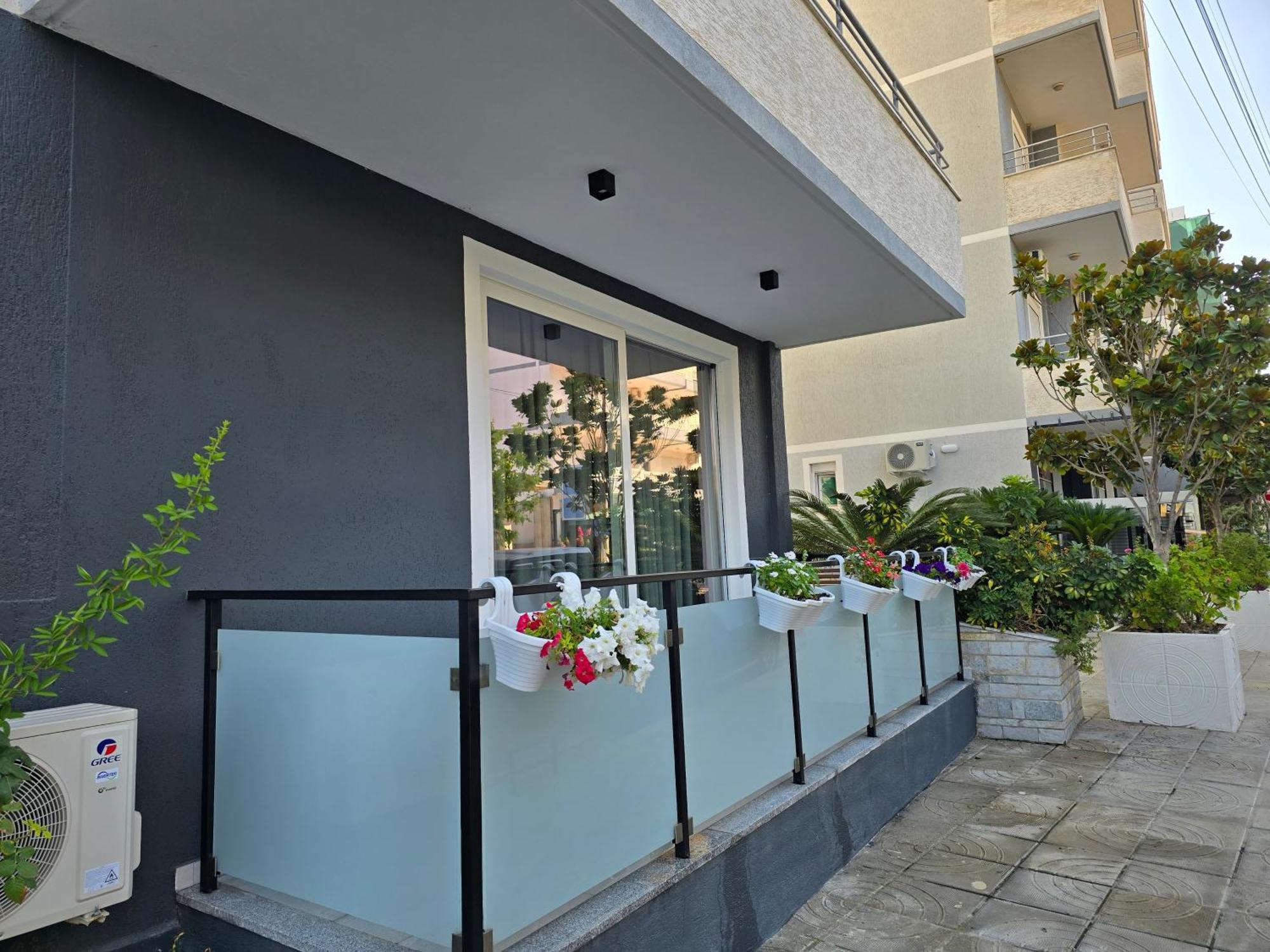 Hotel F&J Sarandë Exterior foto